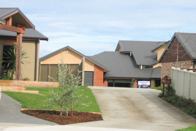 Photo of property in 16 Westview Place, Western Heights, Hamilton, 3200