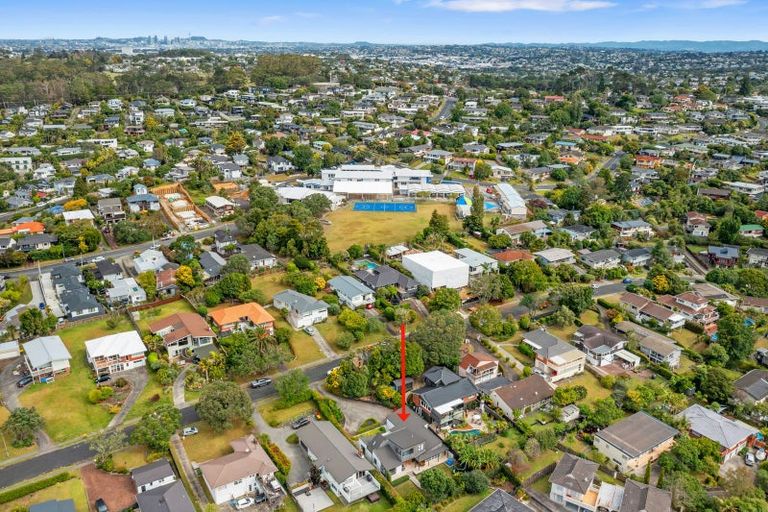 Photo of property in 25 Mayfair Crescent, Mairangi Bay, Auckland, 0630