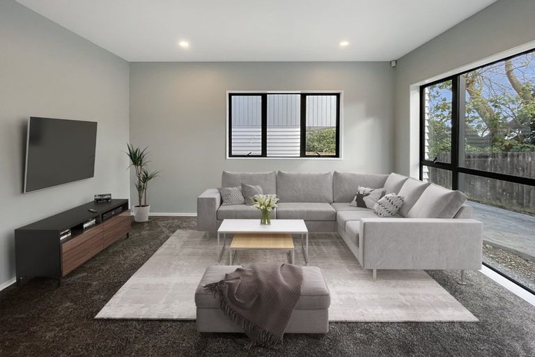 Photo of property in 7a Ballial Place, West Harbour, Auckland, 0618