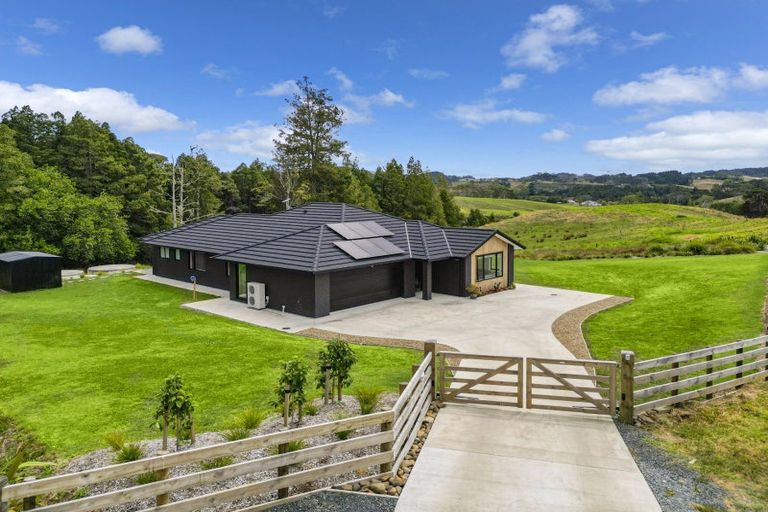 Photo of property in 131 Bodhisattva Road, Waitoki, Silverdale, 0994