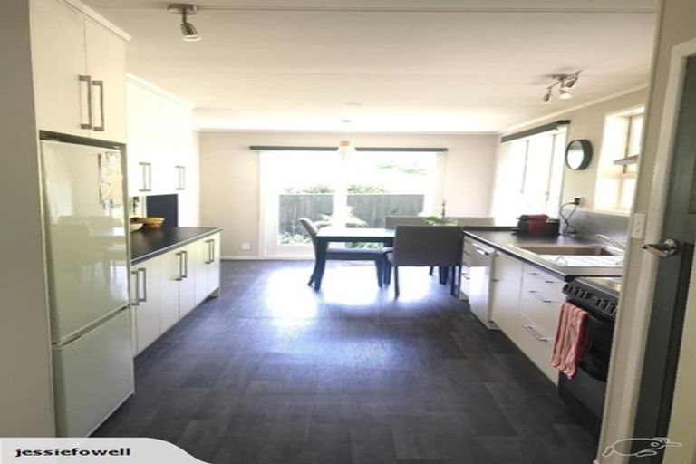 Photo of property in 29 Beaumont Crescent, Frankleigh Park, New Plymouth, 4310