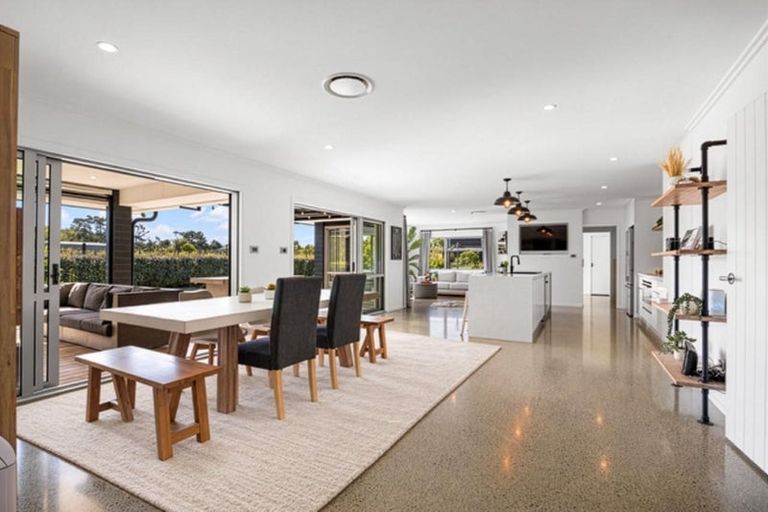 Photo of property in 583 State Highway 16, Kumeu, 0891