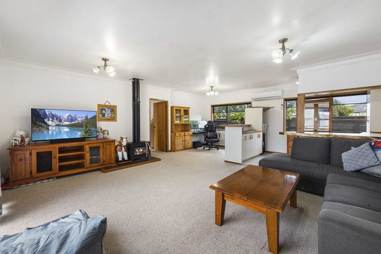 Photo of property in 16 Willis Road, Papakura, 2110