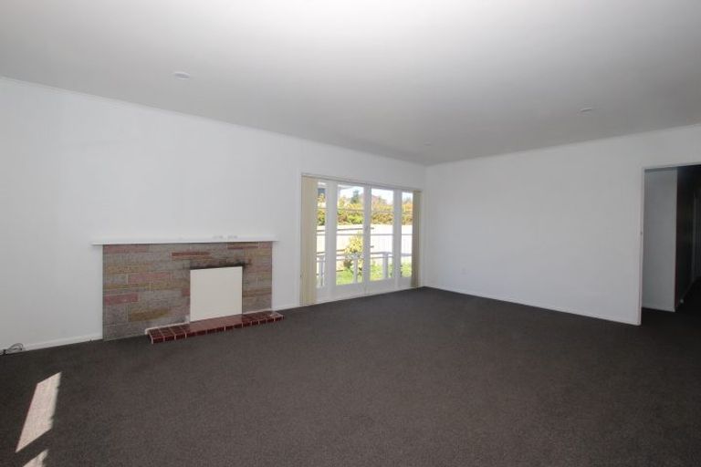 Photo of property in 126 View Road, Sunnyvale, Auckland, 0612