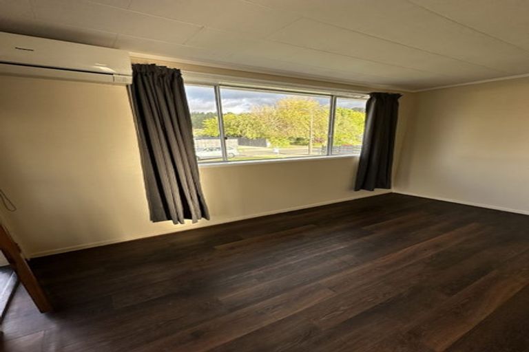 Photo of property in 10 Ponderosa Grove, Maoribank, Upper Hutt, 5018