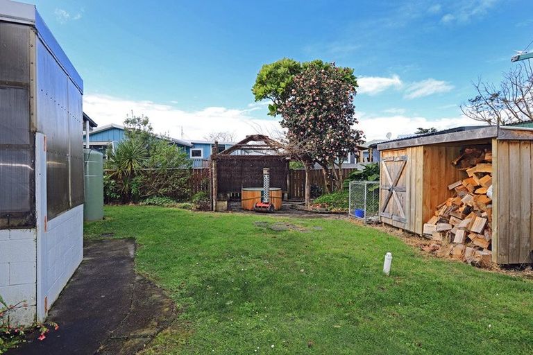 Photo of property in 20 Gillies Crescent, Waimarama, Havelock North, 4294