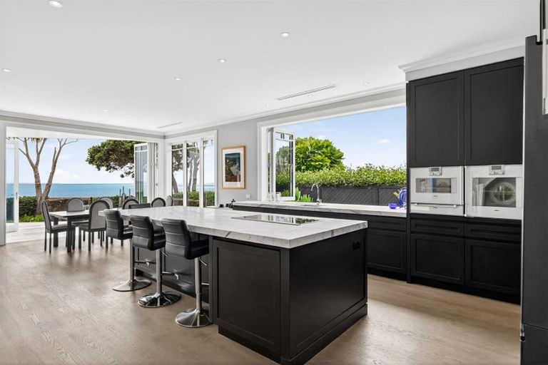 Photo of property in 27 Muritai Road, Milford, Auckland, 0620