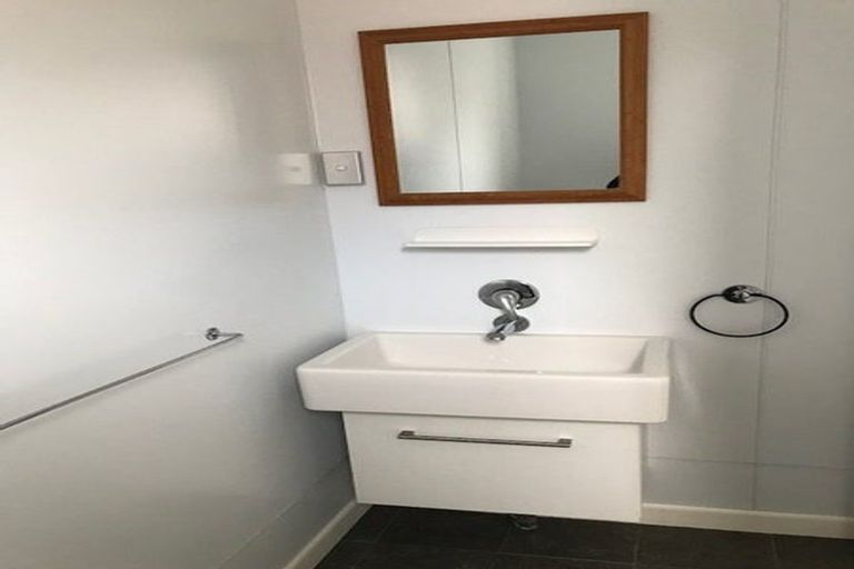 Photo of property in 5-5a Moncrieff Street, Mount Victoria, Wellington, 6011