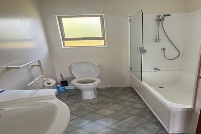 Photo of property in 1/31 Marlborough Avenue, Glenfield, Auckland, 0629