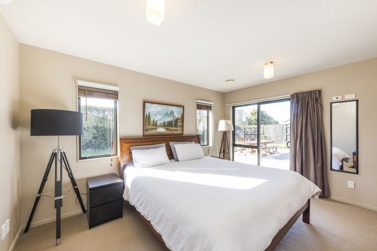 Photo of property in 17 Walnut Grove, Kelvin Grove, Palmerston North, 4414