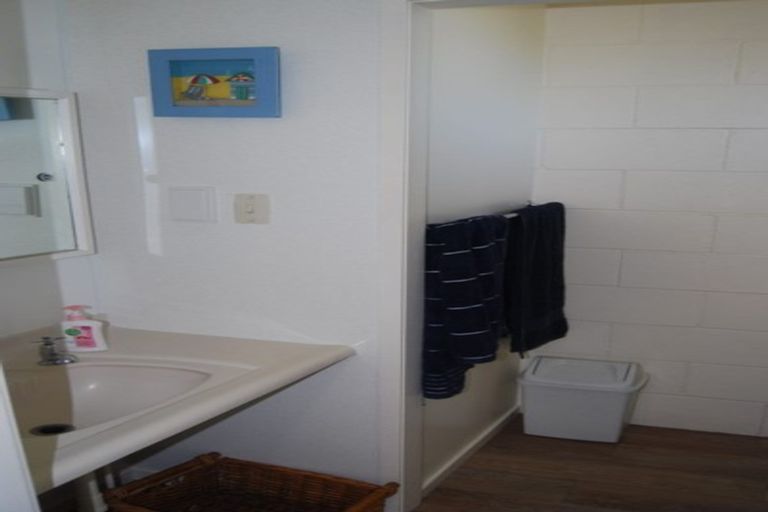 Photo of property in 150c One Tree Point Road, One Tree Point, 0118