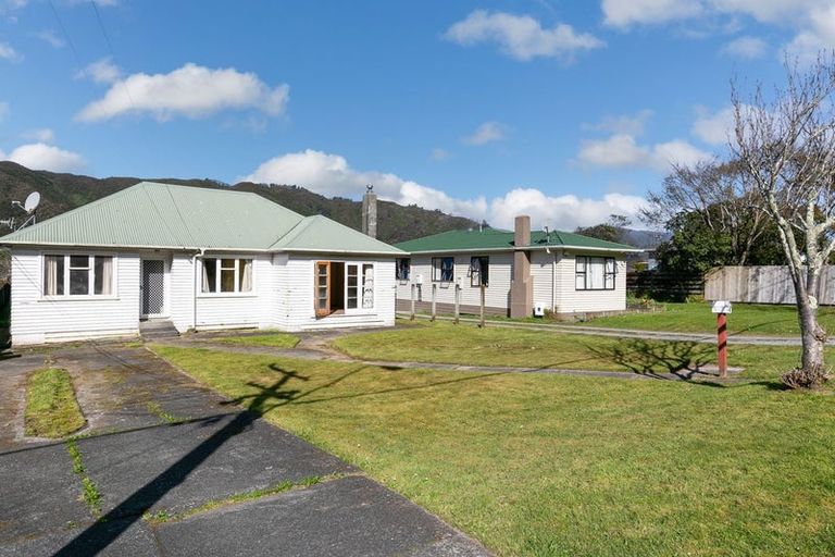 Photo of property in 172 Wellington Road, Wainuiomata, Lower Hutt, 5014