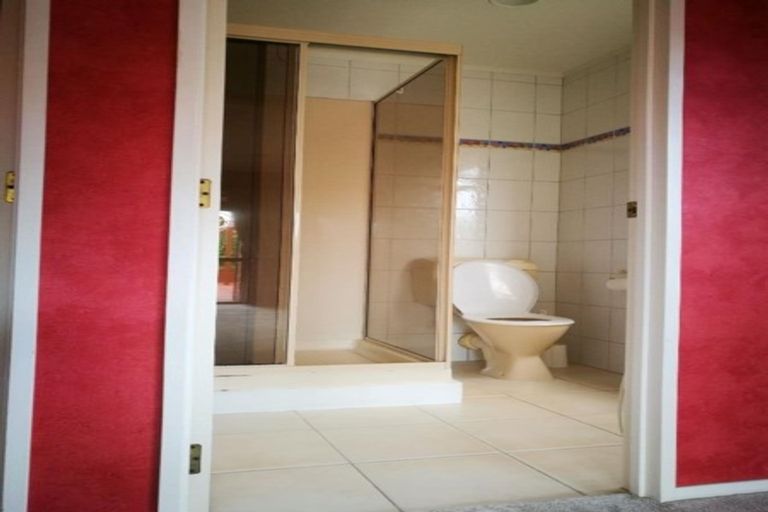 Photo of property in 30 Glucina Avenue, West Harbour, Auckland, 0618