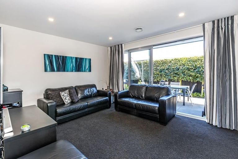 Photo of property in 21 Royal Park Drive, Parklands, Christchurch, 8083