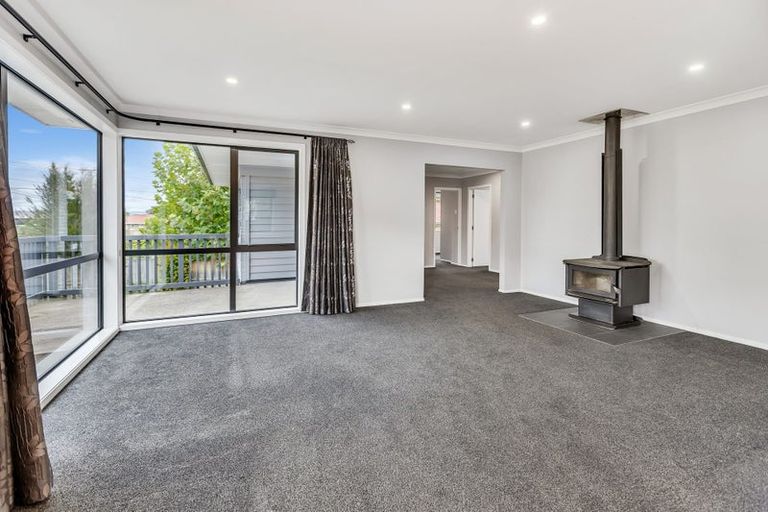 Photo of property in 2/16 Hillcrest Avenue, Hillcrest, Auckland, 0627