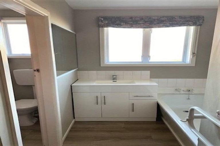 Photo of property in 147 Yaldhurst Road, Sockburn, Christchurch, 8042