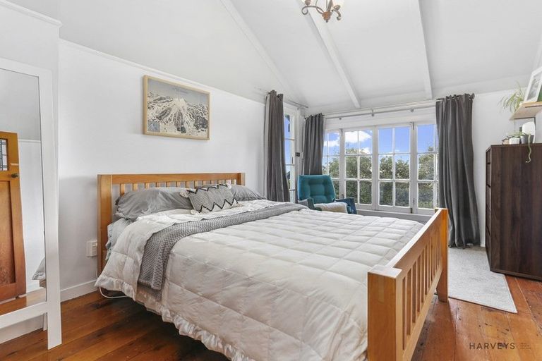 Photo of property in 1 Bush Road, Waiatarua, Auckland, 0604