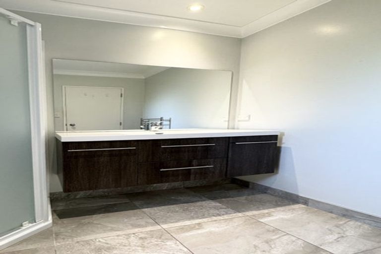 Photo of property in 21a Madison Place, Forrest Hill, Auckland, 0620