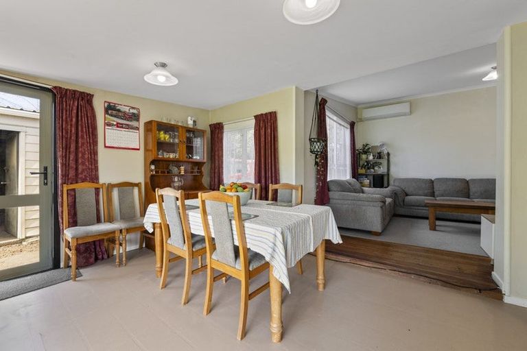 Photo of property in 16 Falstaff Street, Stratford, 4332