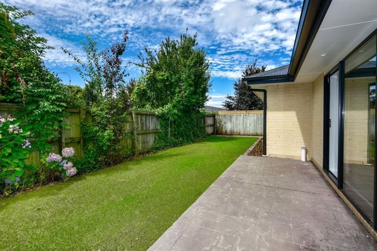 Photo of property in 2/49 Shannon Place, Belfast, Christchurch, 8051