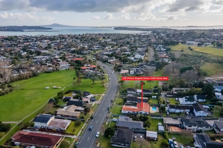 Photo of property in 120 Prince Regent Drive, Half Moon Bay, Auckland, 2012