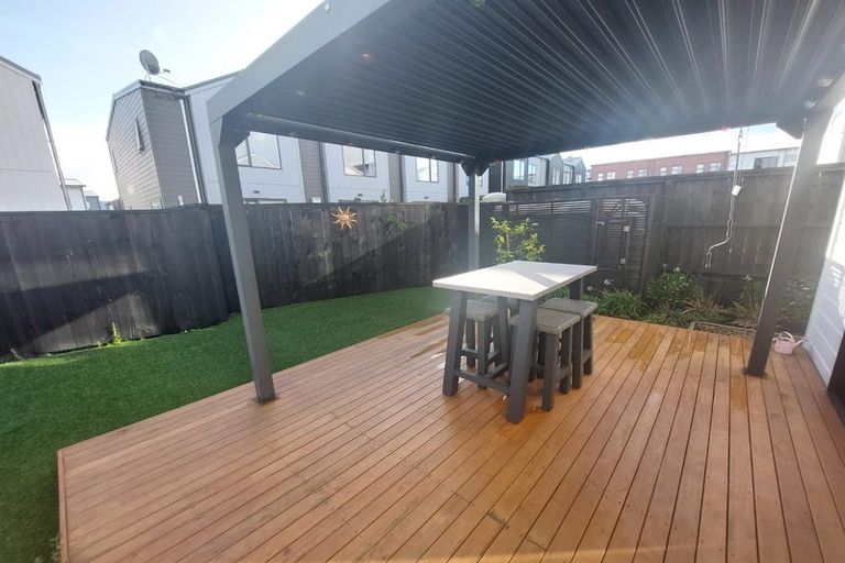 Photo of property in 22 Kauri Amber Road, Westgate, Auckland, 0614