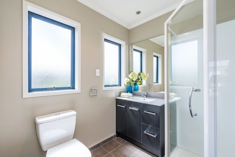 Photo of property in 5 Sonoma Crescent, Oteha, Auckland, 0632