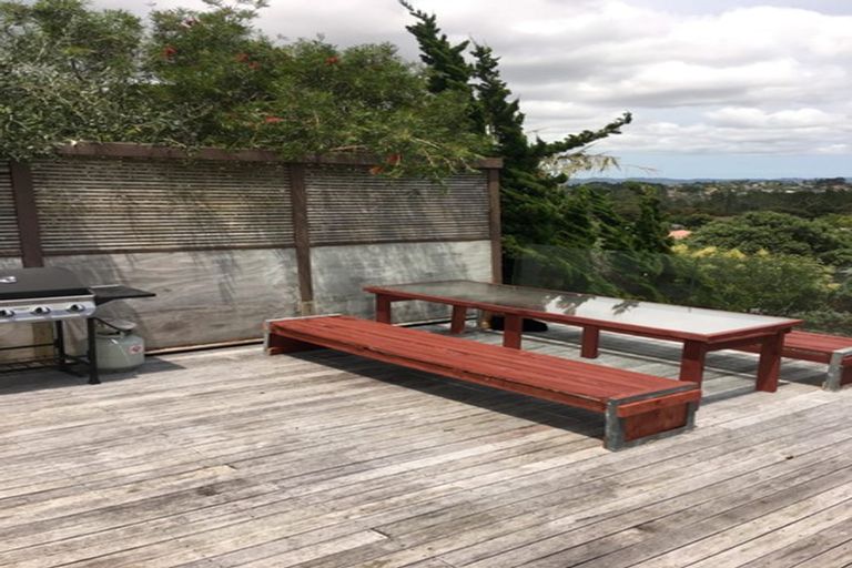 Photo of property in 15 Van Dyke Place, West Harbour, Auckland, 0618