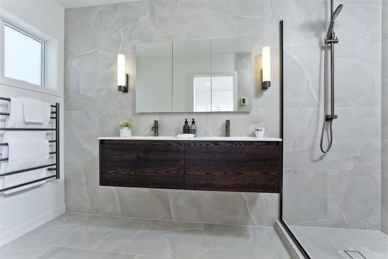 Photo of property in 1/8 Omana Road, Milford, Auckland, 0620