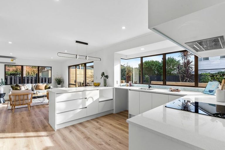 Photo of property in 5 Raddock Place, Farm Cove, Auckland, 2012