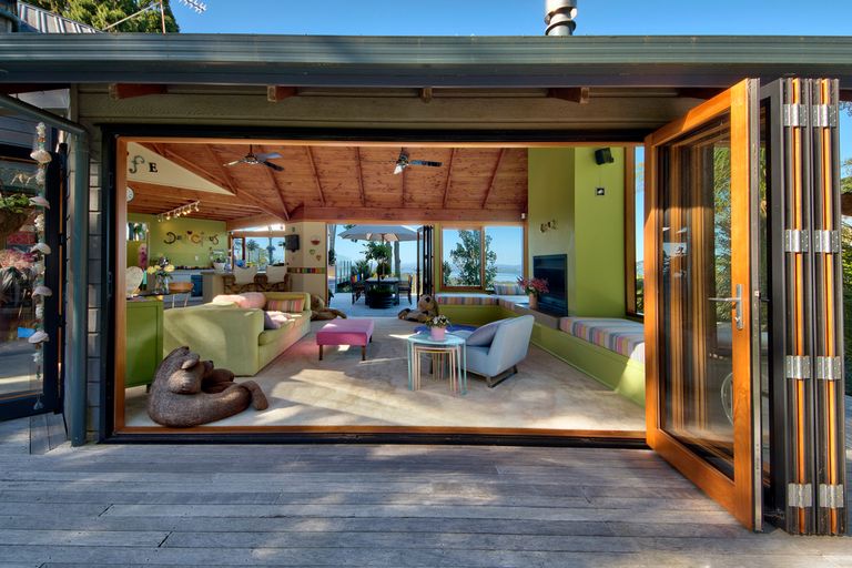 Photo of property in 234 Scenic Drive, Titirangi, Auckland, 0604