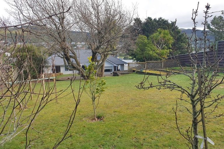 Photo of property in 71 Taylor Terrace, Tawa, Wellington, 5028