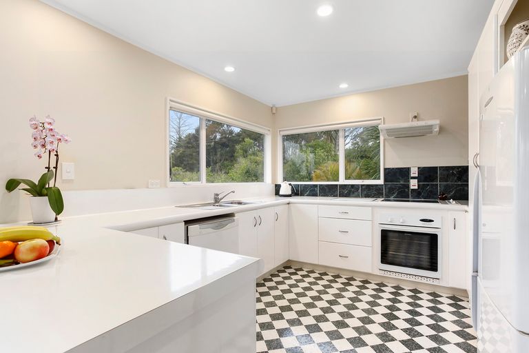 Photo of property in 177 Shaw Road, Oratia, Auckland, 0604
