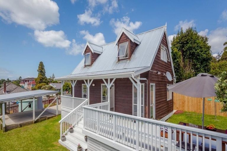 Photo of property in 1/43 Hutchinson Avenue, New Lynn, Auckland, 0600