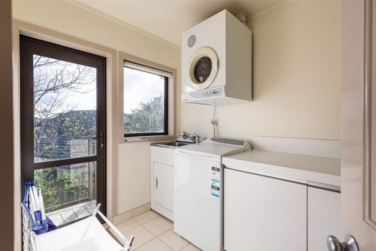 Photo of property in 10 Bundoran Way, Pinehill, Auckland, 0632
