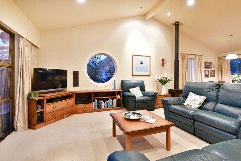 Photo of property in 1/4 John Dee Crescent, Red Beach, 0932