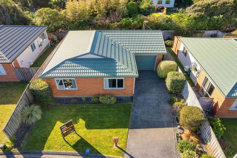 Photo of property in 16 Pohutukawa Grove, Titahi Bay, Porirua, 5022