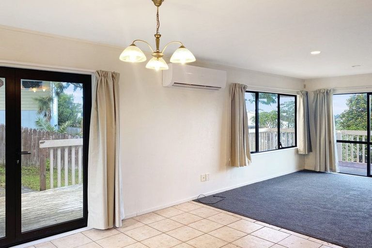 Photo of property in 9 Amery Place, West Harbour, Auckland, 0618
