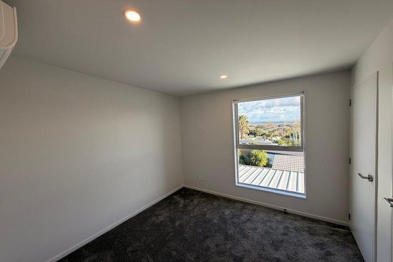 Photo of property in 9/9 Aeroview Drive, Beach Haven, Auckland, 0626