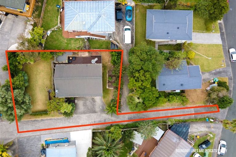 Photo of property in 2/28 Exeter Place, Unsworth Heights, Auckland, 0632