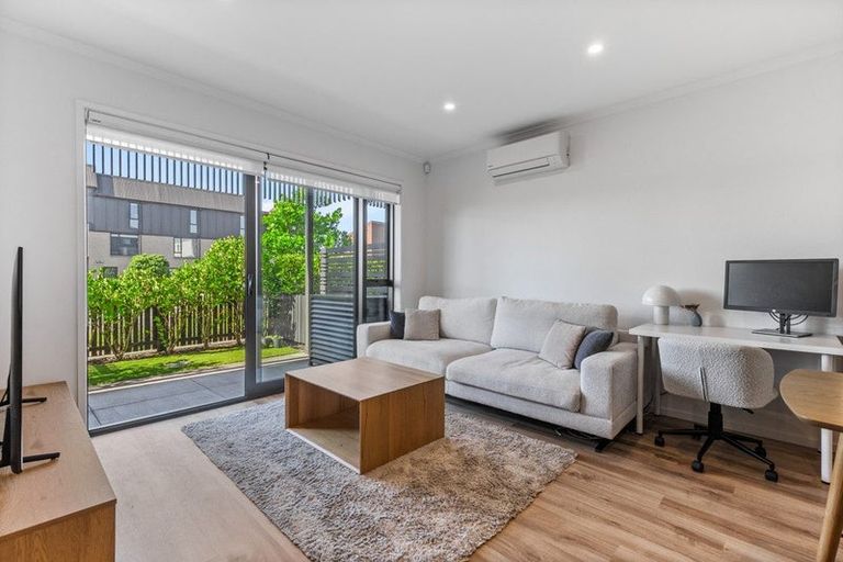 Photo of property in 2/71 Hobsonville Road, Hobsonville, Auckland, 0616