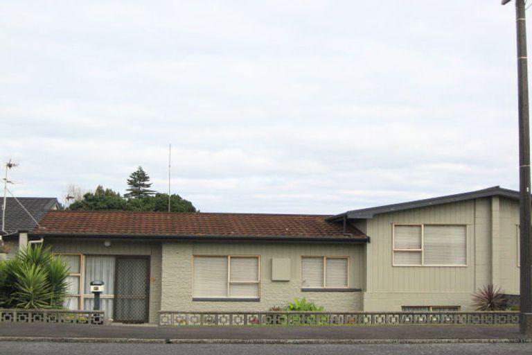 Photo of property in 37 Birdwood Avenue, Moturoa, New Plymouth, 4310