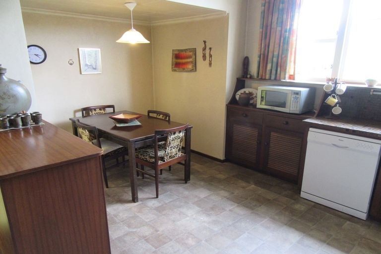 Photo of property in 33 Rhodes Street, Waimate, 7924