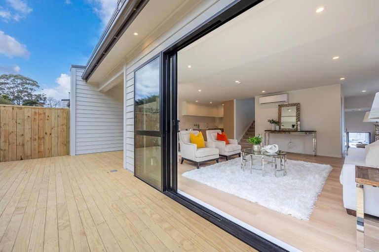 Photo of property in 7/11 Rengarenga Rise, Fairview Heights, Auckland, 0632