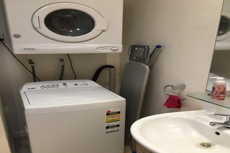 Photo of property in 130/2 Armoy Drive, East Tamaki, Auckland, 2016