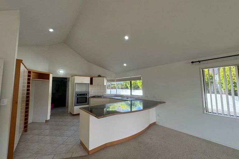 Photo of property in 1 Capistrano Mews, Goodwood Heights, Auckland, 2105