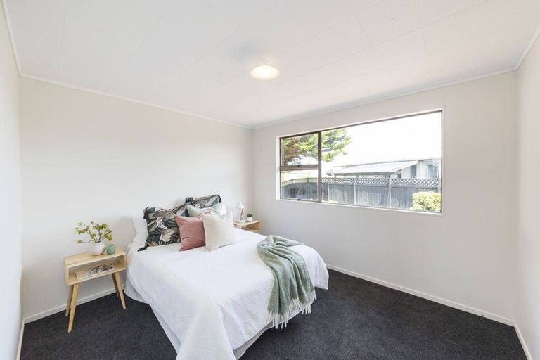 Photo of property in 3 Escort Grove, Awapuni, Palmerston North, 4412