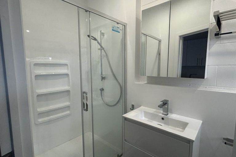 Photo of property in 2/1 Angle Street, Picton, 7220