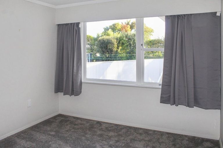 Photo of property in 5 Sutherland Crescent, Westbrook, Palmerston North, 4412