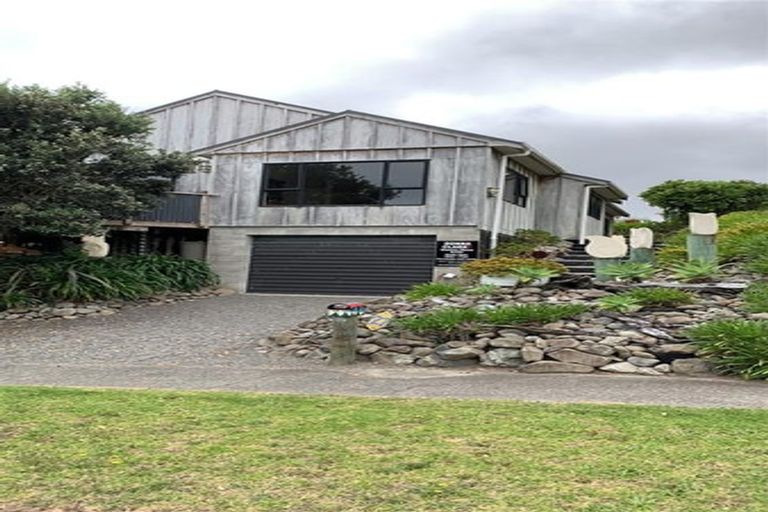 Photo of property in 27 Hicks Crescent, Waikanae Beach, Waikanae, 5036
